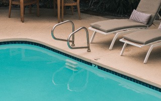 Flucolante para piscina: qué es y cómo se utiliza