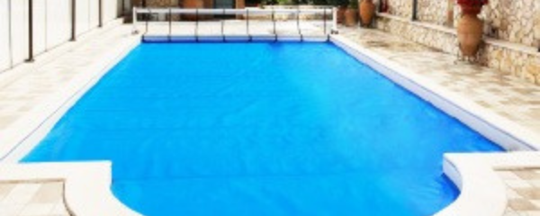 Mantas térmicas para piscina: características, ventajas y tipos