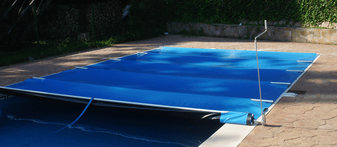Descubre por qué invertir en un cobertor de seguridad para tu piscina